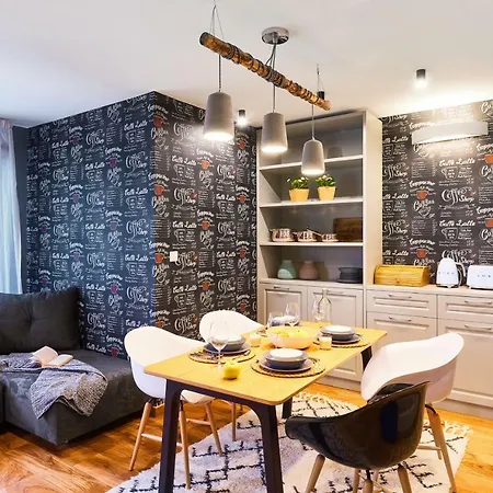 Stylish And High-end Designer In Center Apartmán