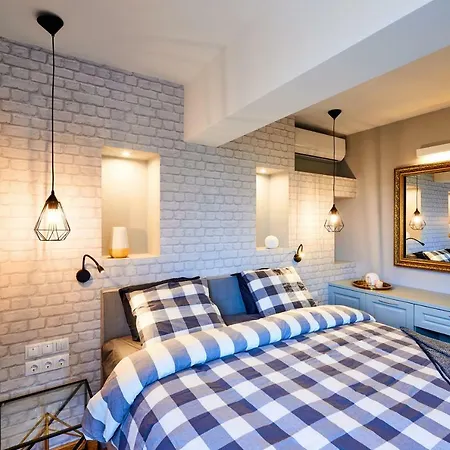 Stylish And High-end Designer In Center Apartmán